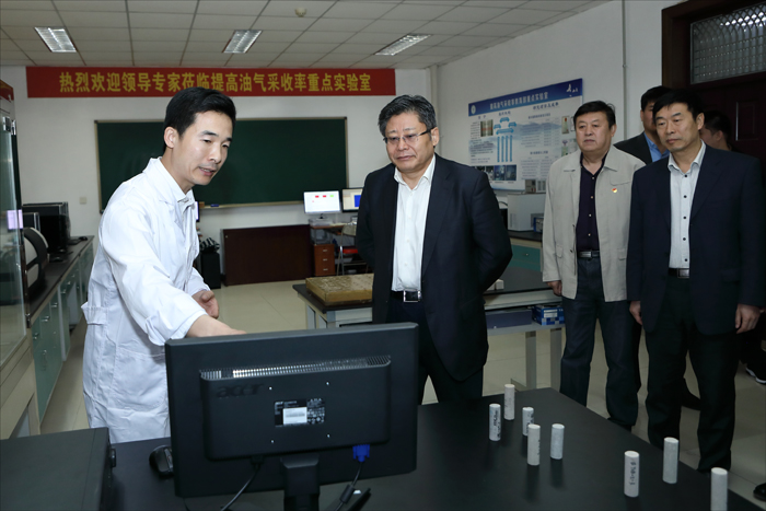黑龍江省副省長孫東生蒞臨我校調研工程與技術研究和試驗發展